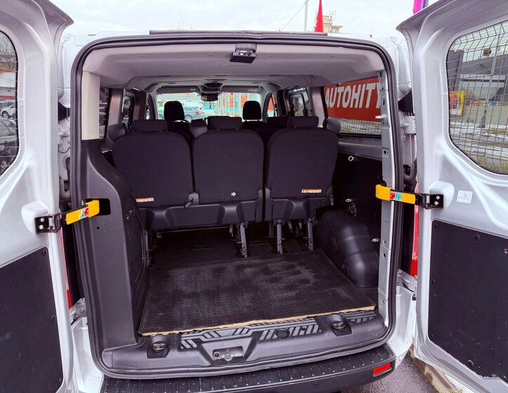 Ford Tourneo Custom 9