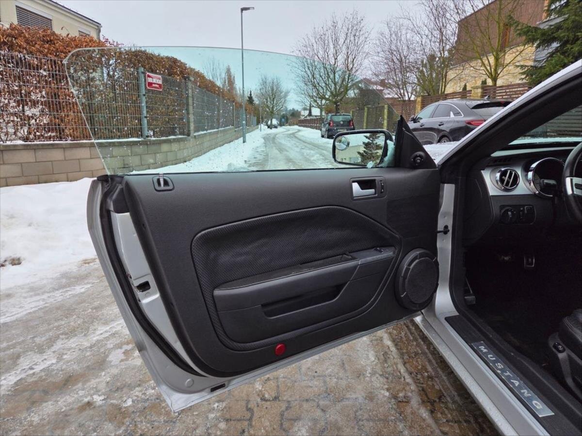 Ford Mustang Kupé 4,0 l 151 kw