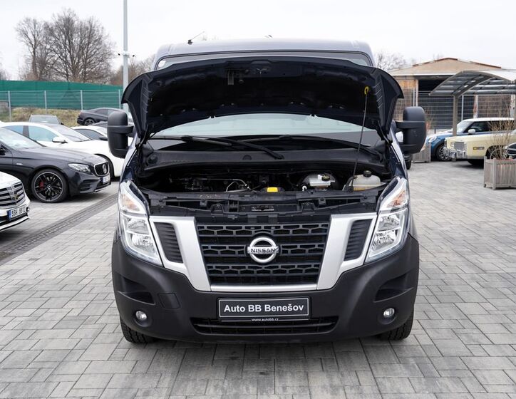 Nissan NV400 9
