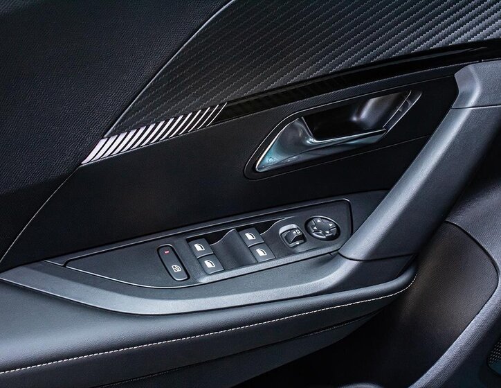 Peugeot 2008 SUV / Terénní 1,2 l 107 kw