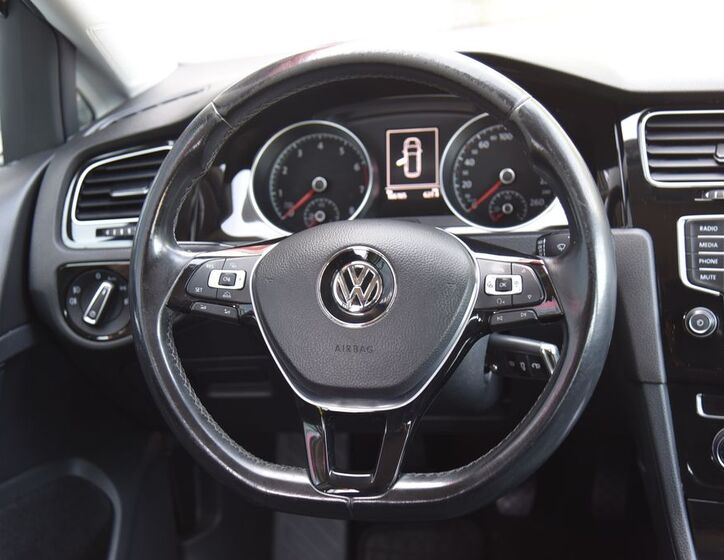 Volkswagen Golf 26