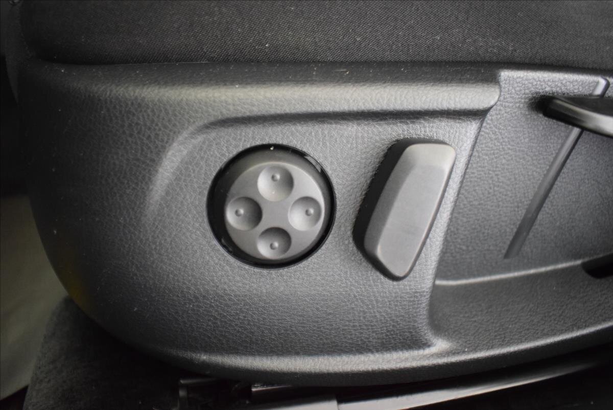 Volkswagen Passat Kombi 2,0 l 103 kw