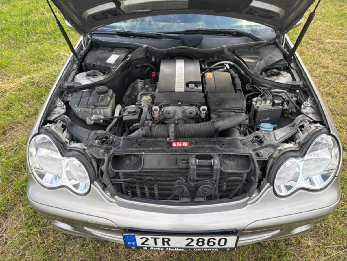 Mercedes-Benz Třídy C Sedan / Limuzína 1,8 l 105 kw