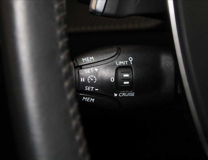 Peugeot 208 Hatchback 1,2 l 74 kw