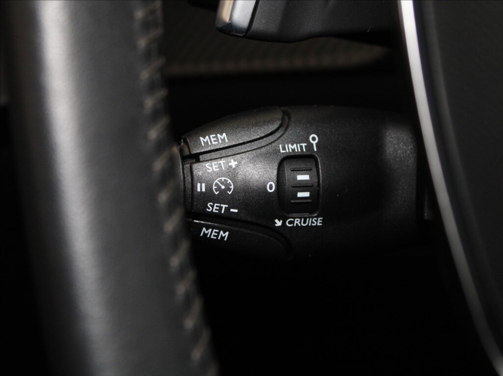 Peugeot 208 Hatchback 1,2 l 74 kw