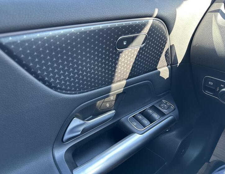 Mercedes-Benz EQA 10