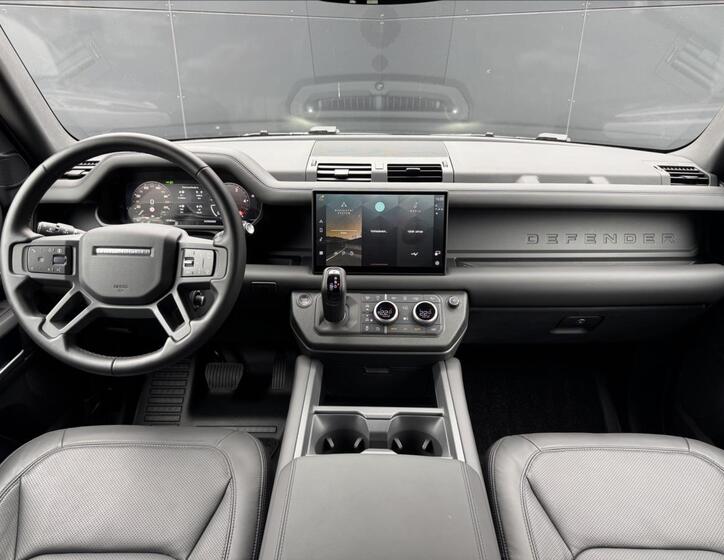 Land Rover Defender 13