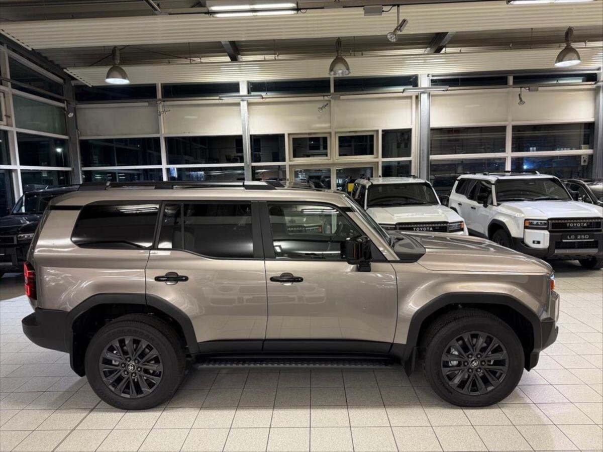 Toyota Land Cruiser SUV 2,8 l 150 kw