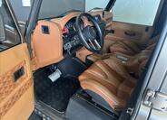 Land Rover Defender 10