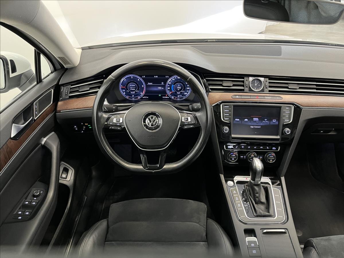 Volkswagen Passat Sedan / Limuzína 2,0 l 176 kw