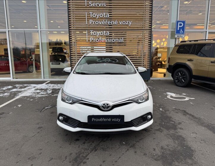 Toyota Auris 4