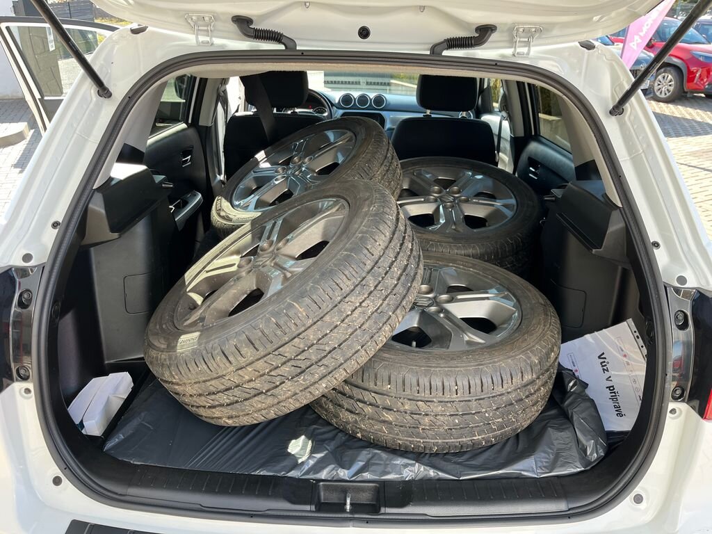 Suzuki Vitara SUV / Terénní 1,6 l 88 kw