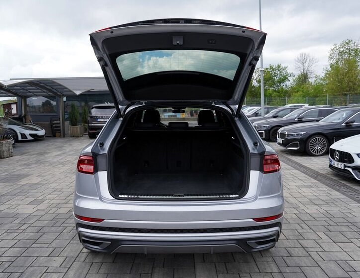 Audi Q8 SUV / Terénní 3,0 l 250 kw