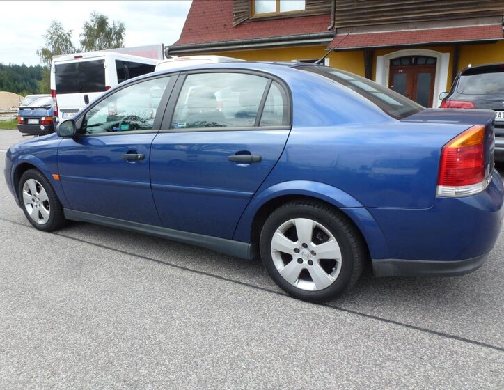 Opel Vectra Sedan / Limuzína 1,8 l 90 kw