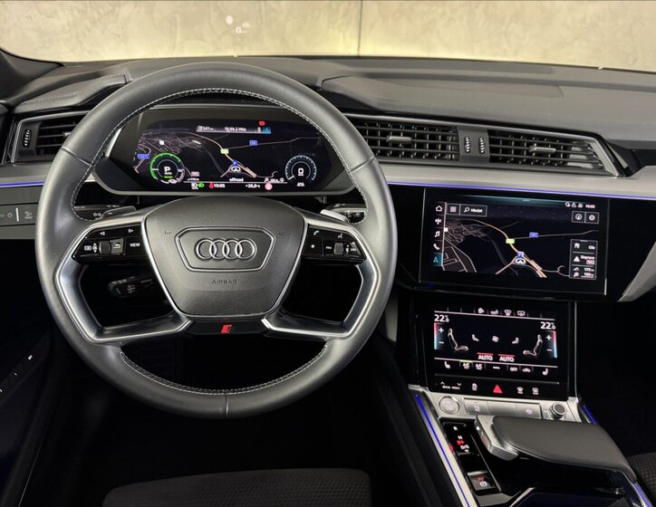 Audi e-tron 44