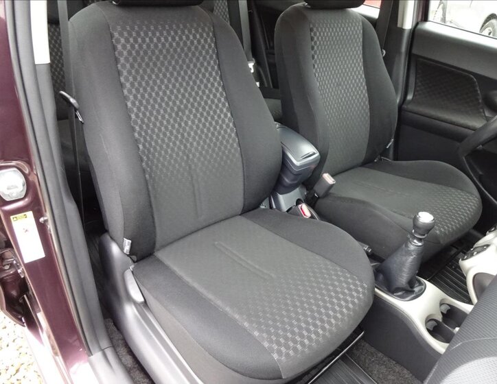 Toyota Urban Cruiser Hatchback 1,3 l 74 kw