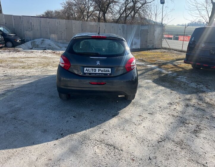 Peugeot 208 Hatchback 1,2 l 60 kw