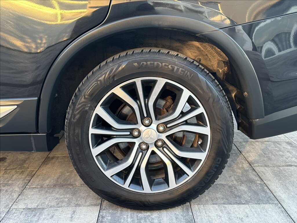 Mitsubishi Outlander SUV / Terénní 2,3 l 110 kw