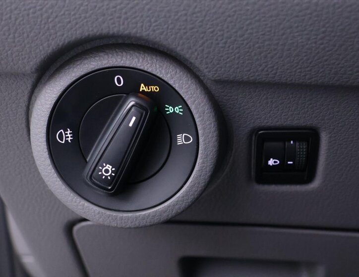 Volkswagen Transporter Kombi 2,0 l 81 kw