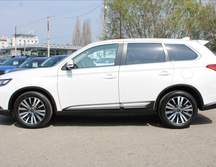 Mitsubishi Outlander SUV / Terénní 2,0 l 110 kw