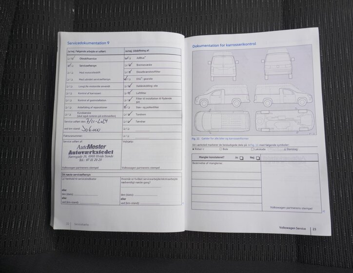 Volkswagen Caravelle 32