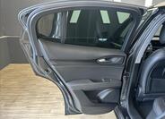 Alfa Romeo Stelvio 17