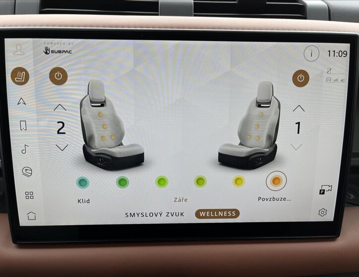 Land Rover Defender SUV 4,4 l 467 kw