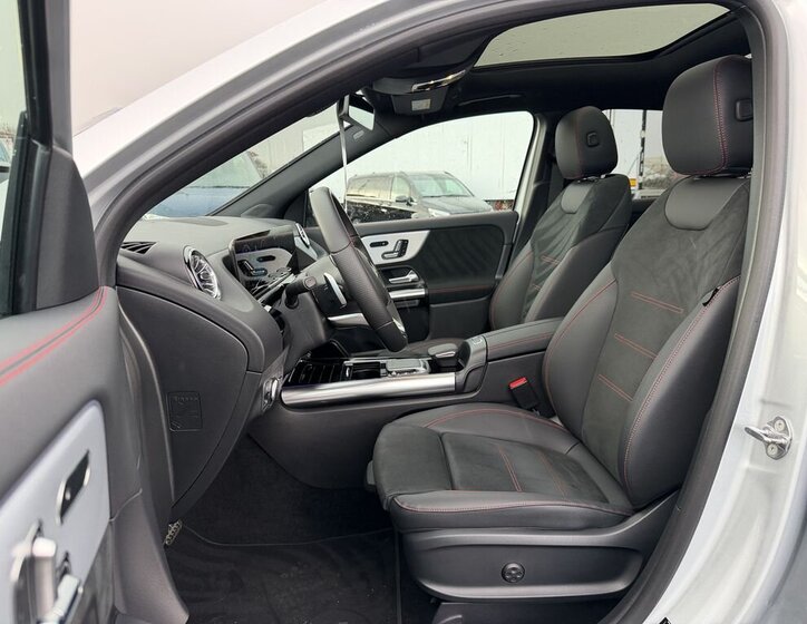 Mercedes-Benz GLA SUV / Terénní 1,3 l 160 kw