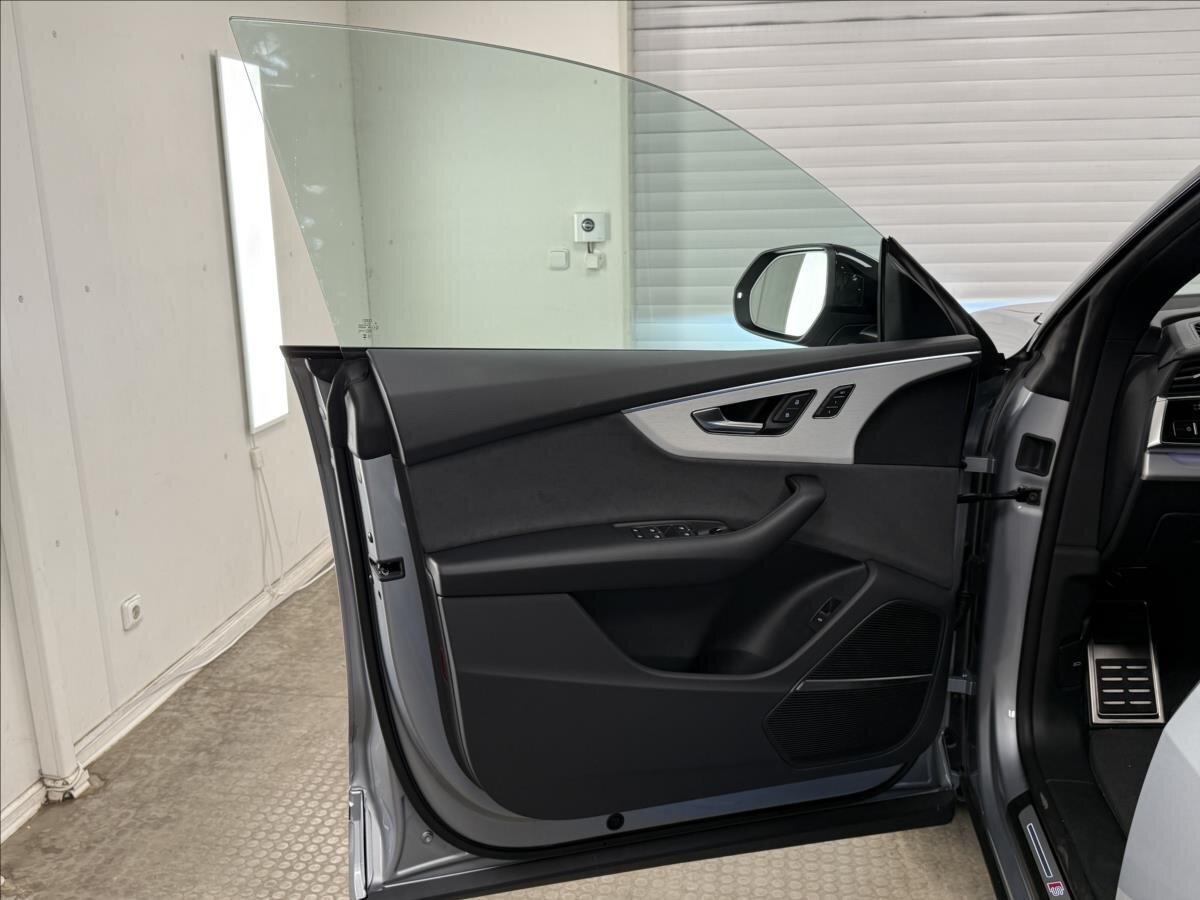 Audi Q8 SUV 3,0 l 210 kw