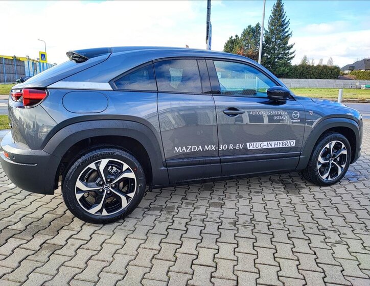 Mazda MX-30 SUV / Terénní 830,0 125 kw