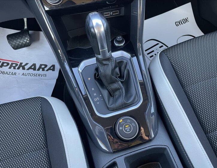 Volkswagen T-Roc SUV 2,0 l 110 kw