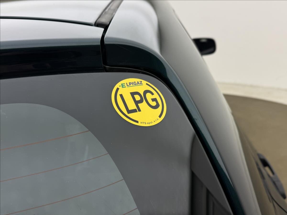 Toyota Yaris Hatchback 1,3 l 64 kw