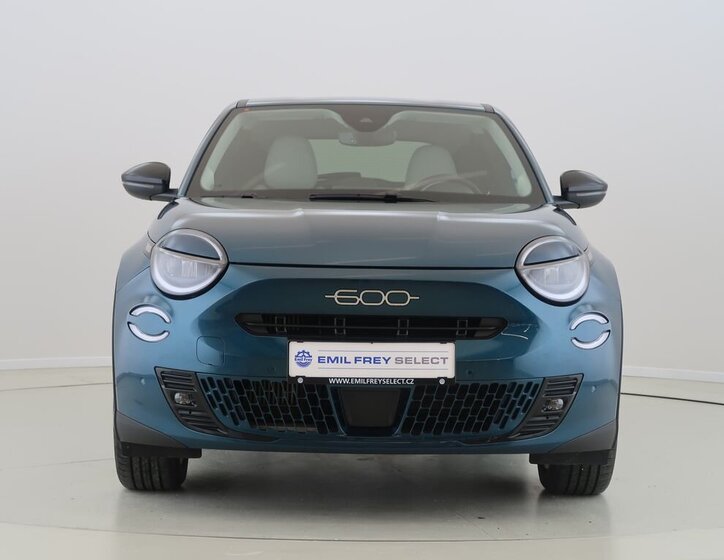 Fiat 600 SUV / Terénní 1,2 l 100 kw