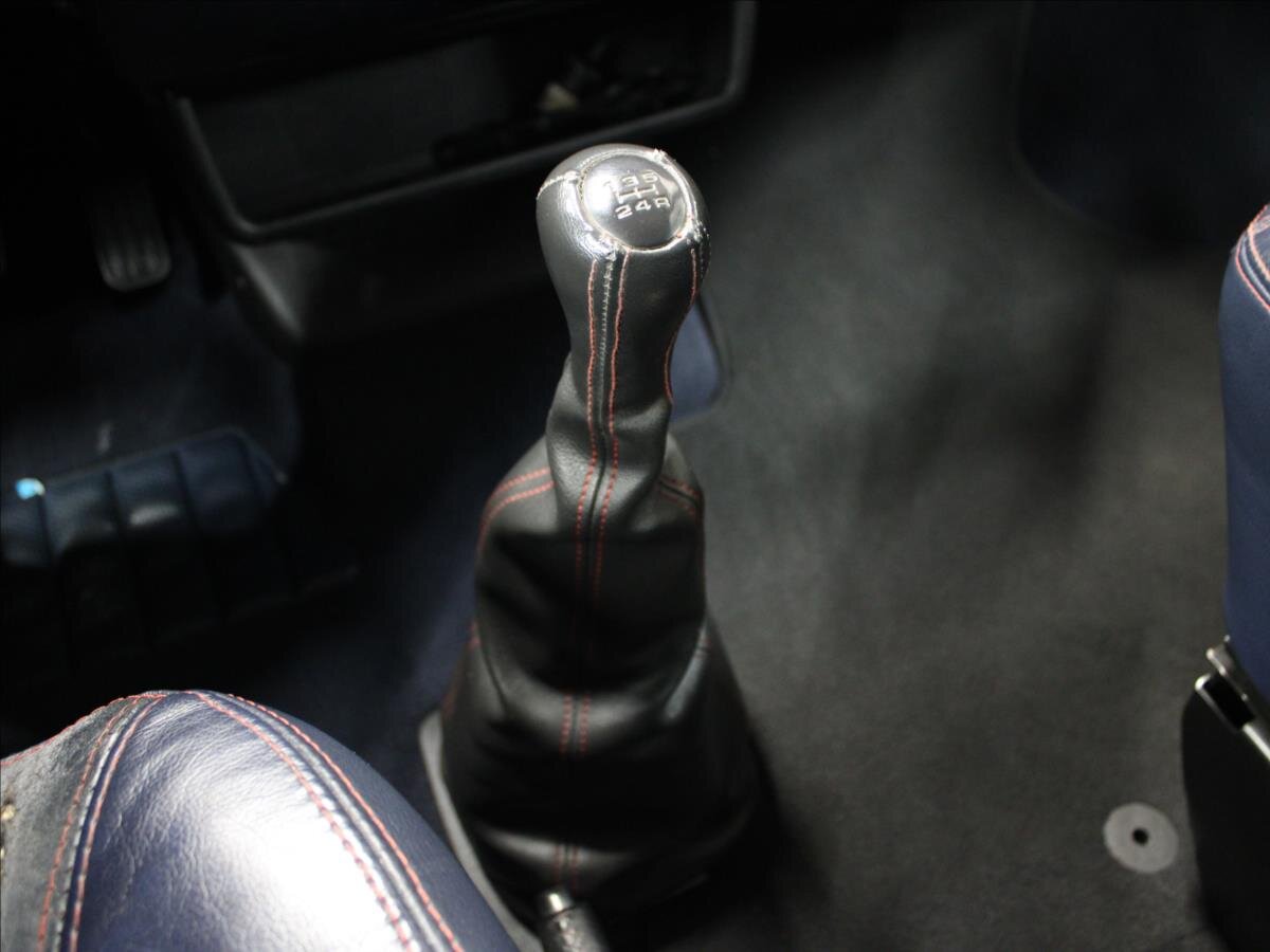 Volkswagen Caravelle Kombi 2,5 l 111 kw