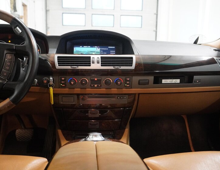 BMW Řada 7 Sedan 6,0 l 327 kw