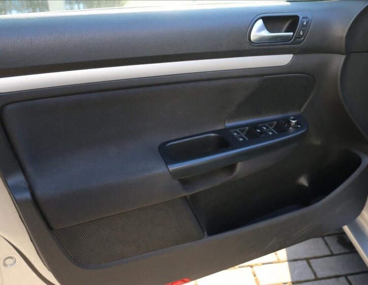 Volkswagen Golf Kombi 1,6 l 77 kw