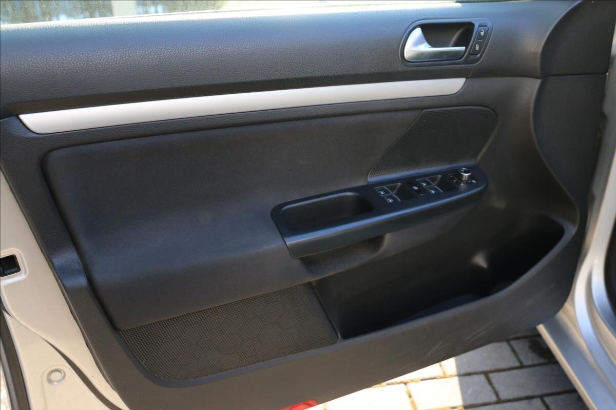 Volkswagen Golf Kombi 1,6 l 77 kw