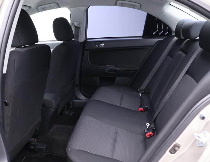 Mitsubishi Lancer 16