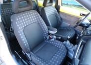 Volkswagen New Beetle 16