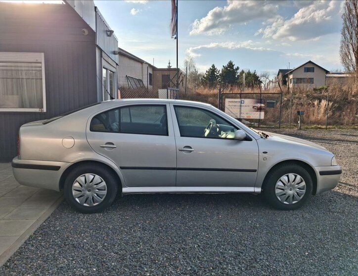 Škoda Octavia Sedan / Limuzína 2,0 l 85 kw