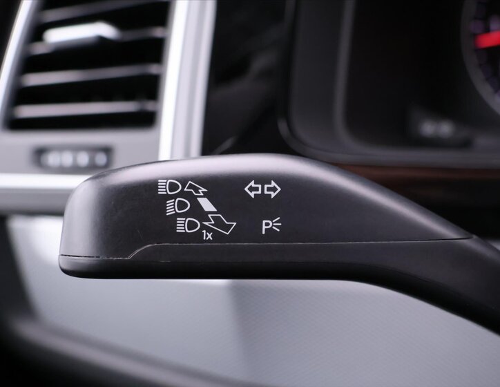 Volkswagen Multivan 23