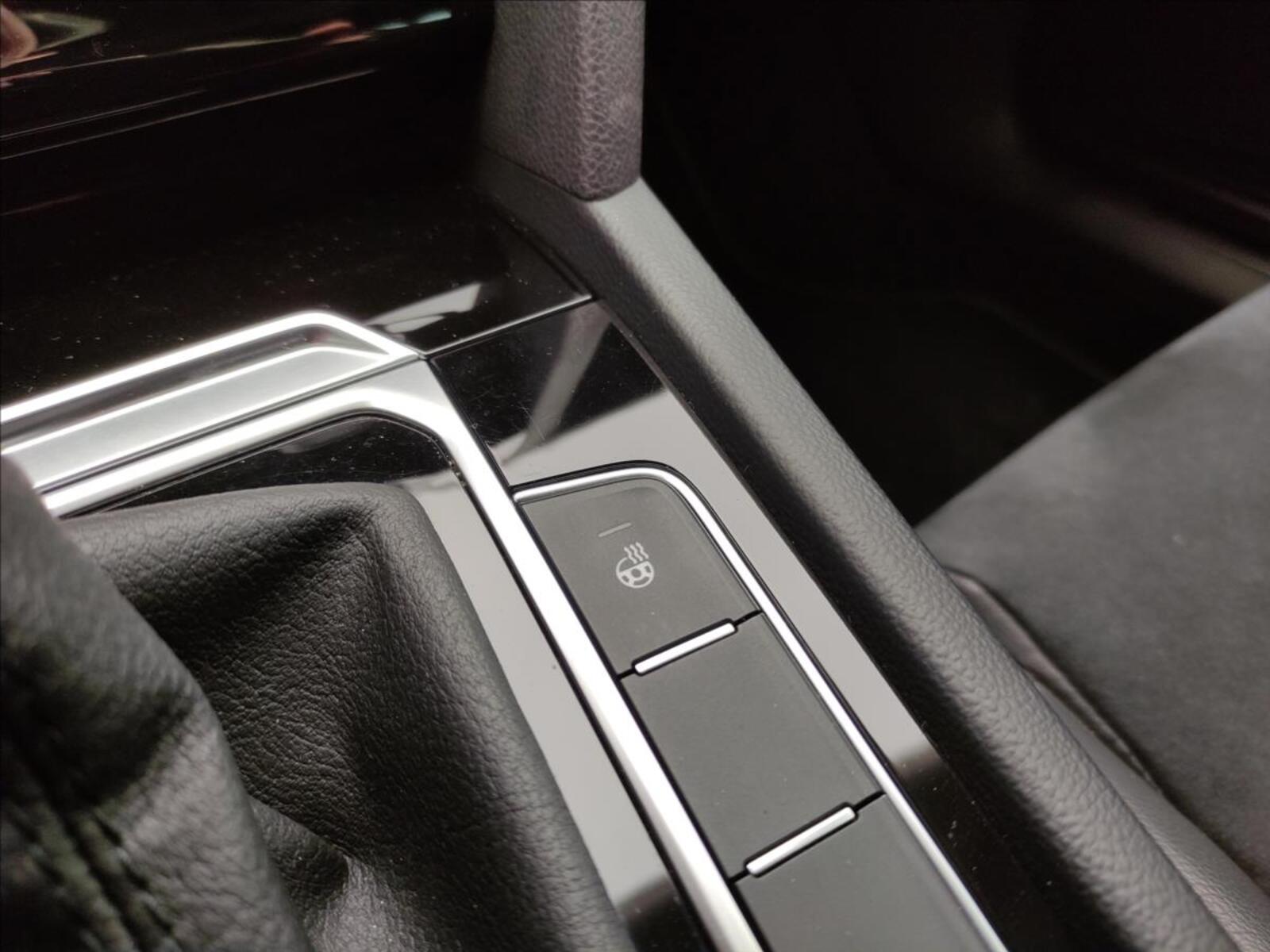 Volkswagen Passat 25