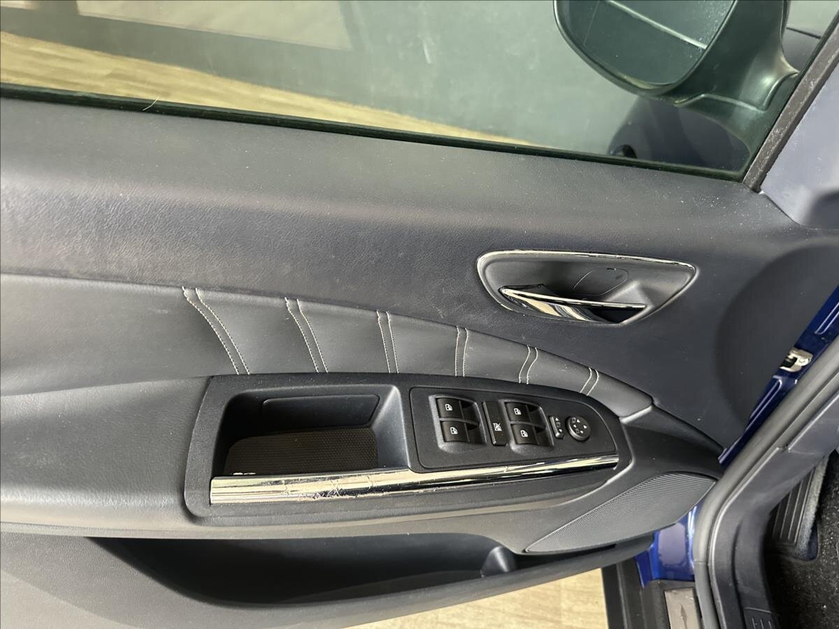 Lancia Delta Hatchback 1,6 l 88 kw