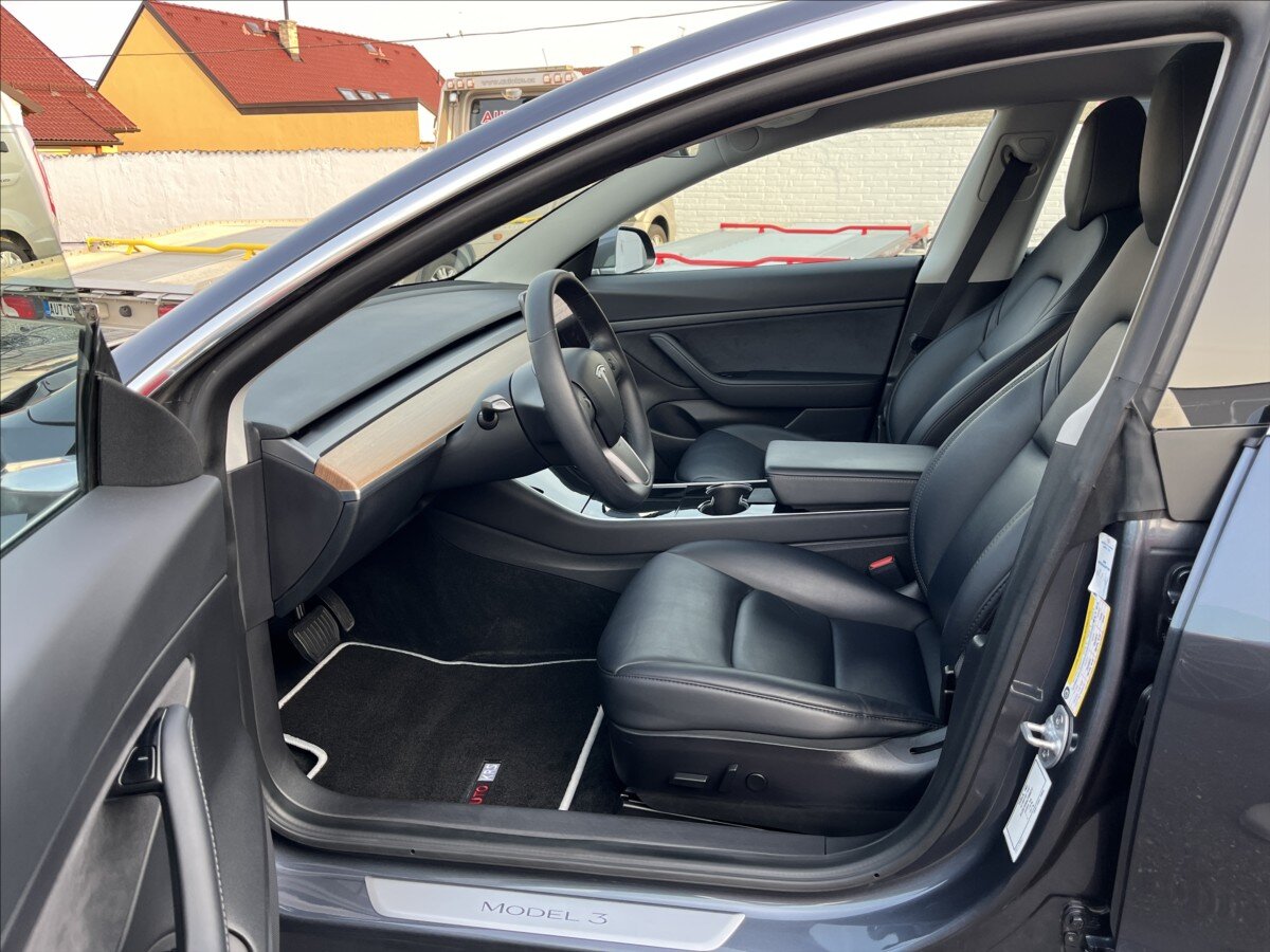 Tesla Model 3 Ostatní 0,0 239 kw