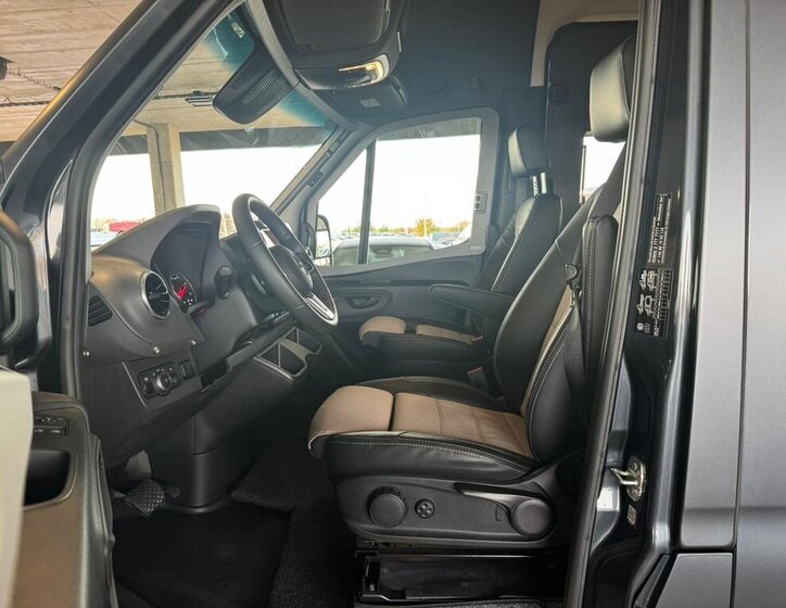 Mercedes-Benz Sprinter 11