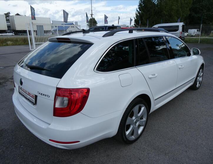 Škoda Superb 9
