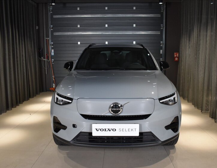 Volvo EX40 SUV / Terénní 0,0 185 kw