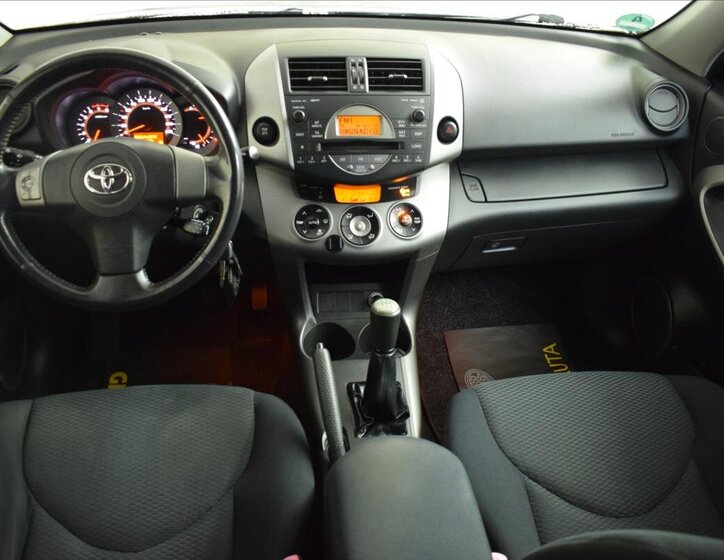Toyota RAV4 SUV 2,0 l 112 kw