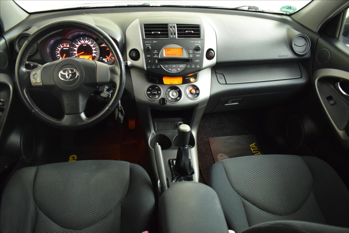 Toyota RAV4 SUV 2,0 l 112 kw