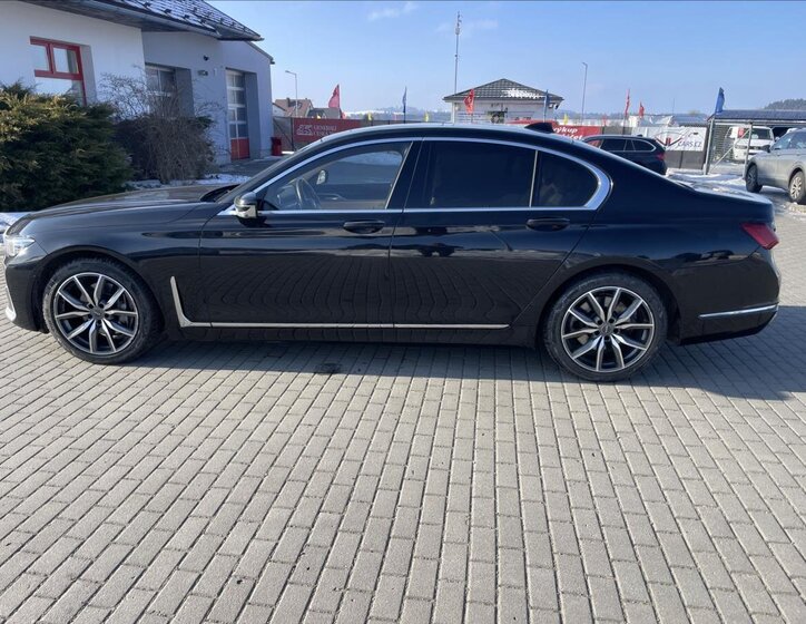 BMW Řada 7 Sedan 3,0 l 210 kw